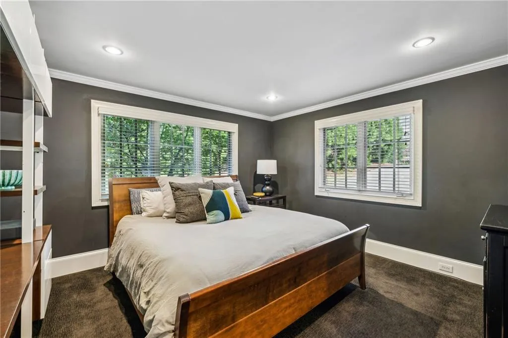 105 Kingston Manor, Atlanta, Georgia 30342, 7 Bedrooms Bedrooms, ,7 BathroomsBathrooms,Residential,For Sale,105 Kingston Manor,7560056