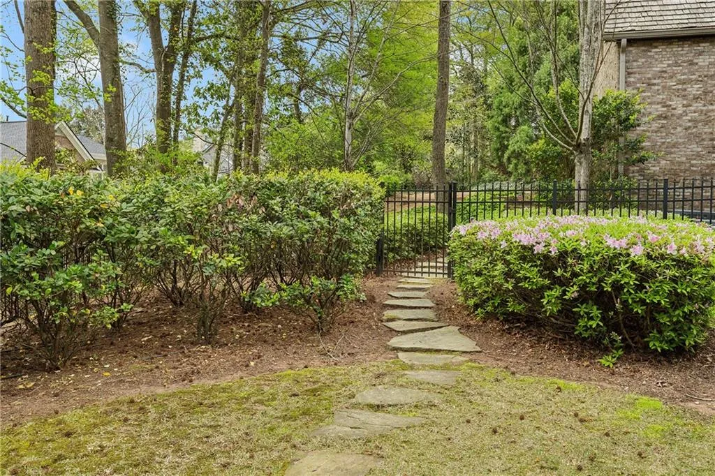 105 Kingston Manor, Atlanta, Georgia 30342, 7 Bedrooms Bedrooms, ,7 BathroomsBathrooms,Residential,For Sale,105 Kingston Manor,7560056