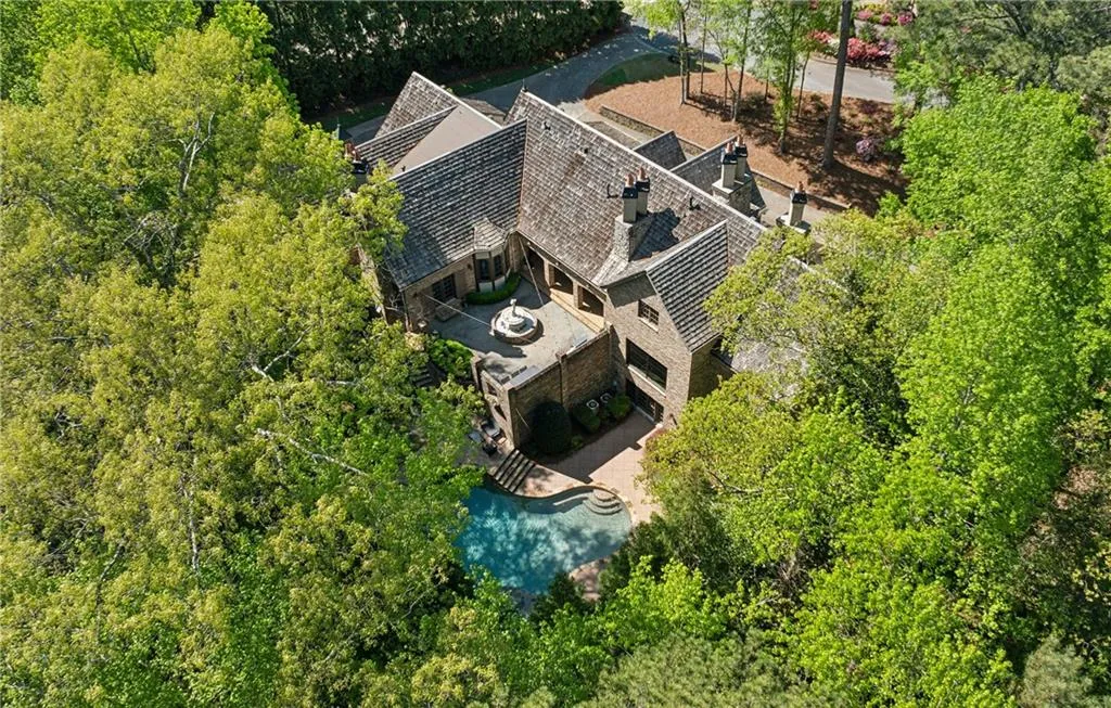 105 Kingston Manor, Atlanta, Georgia 30342, 7 Bedrooms Bedrooms, ,7 BathroomsBathrooms,Residential,For Sale,105 Kingston Manor,7560056