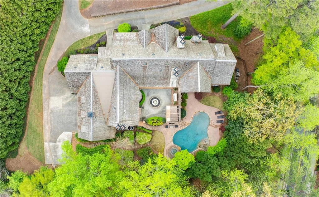 105 Kingston Manor, Atlanta, Georgia 30342, 7 Bedrooms Bedrooms, ,7 BathroomsBathrooms,Residential,For Sale,105 Kingston Manor,7560056