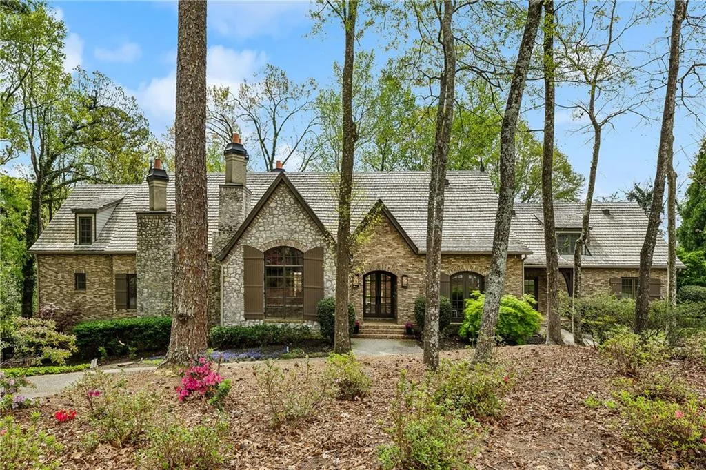 105 Kingston Manor, Atlanta, Georgia 30342, 7 Bedrooms Bedrooms, ,7 BathroomsBathrooms,Residential,For Sale,105 Kingston Manor,7560056