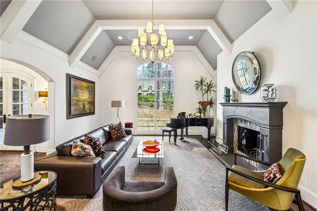 105 Kingston Manor, Atlanta, Georgia 30342, 7 Bedrooms Bedrooms, ,7 BathroomsBathrooms,Residential,For Sale,105 Kingston Manor,7560056