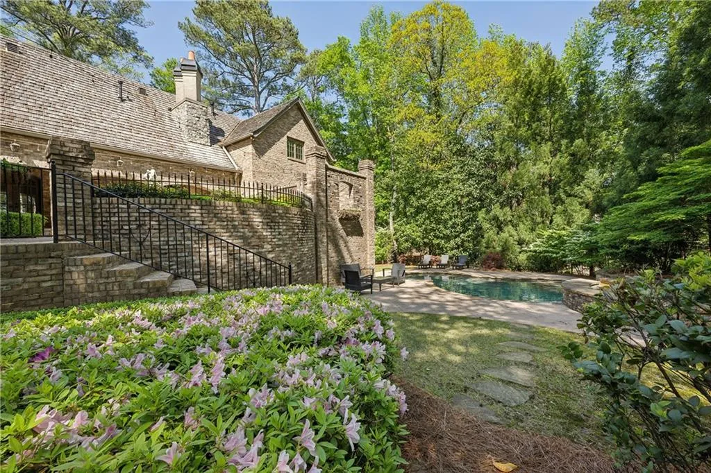 105 Kingston Manor, Atlanta, Georgia 30342, 7 Bedrooms Bedrooms, ,7 BathroomsBathrooms,Residential,For Sale,105 Kingston Manor,7560056
