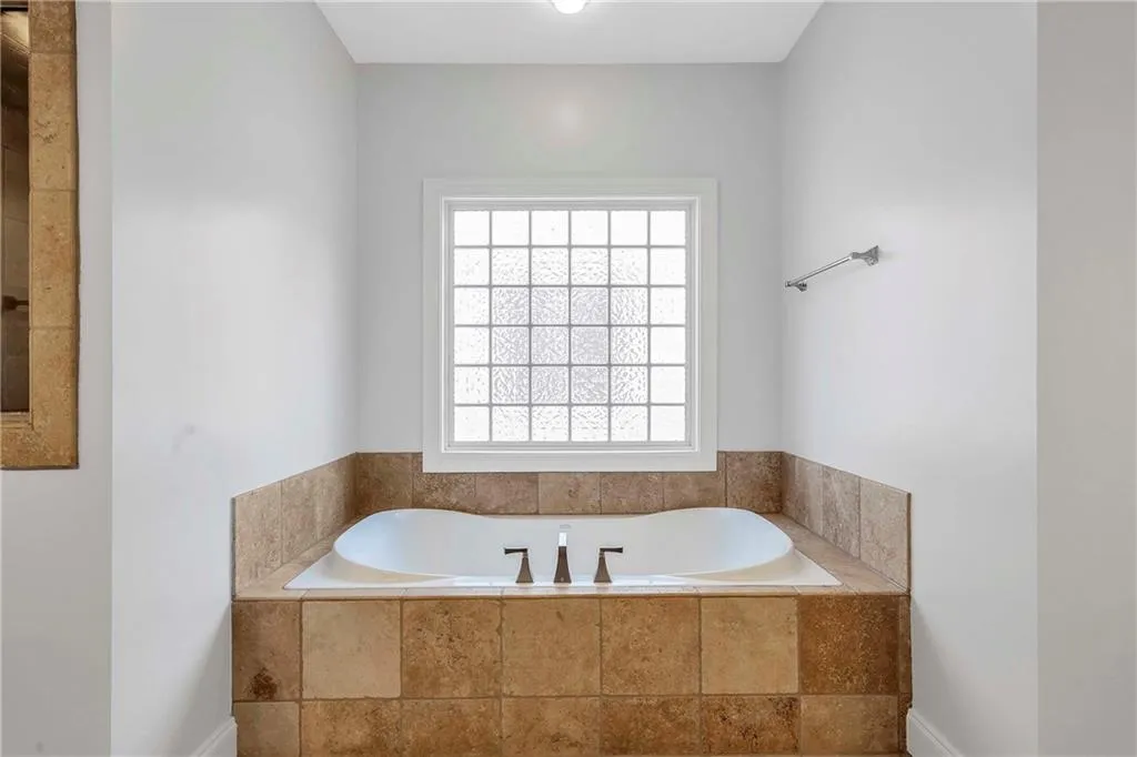 21 Cliftwood Drive Ne, Atlanta, Georgia 30328, 5 Bedrooms Bedrooms, ,5 BathroomsBathrooms,Residential,For Sale,21 Cliftwood Drive Ne,7636351