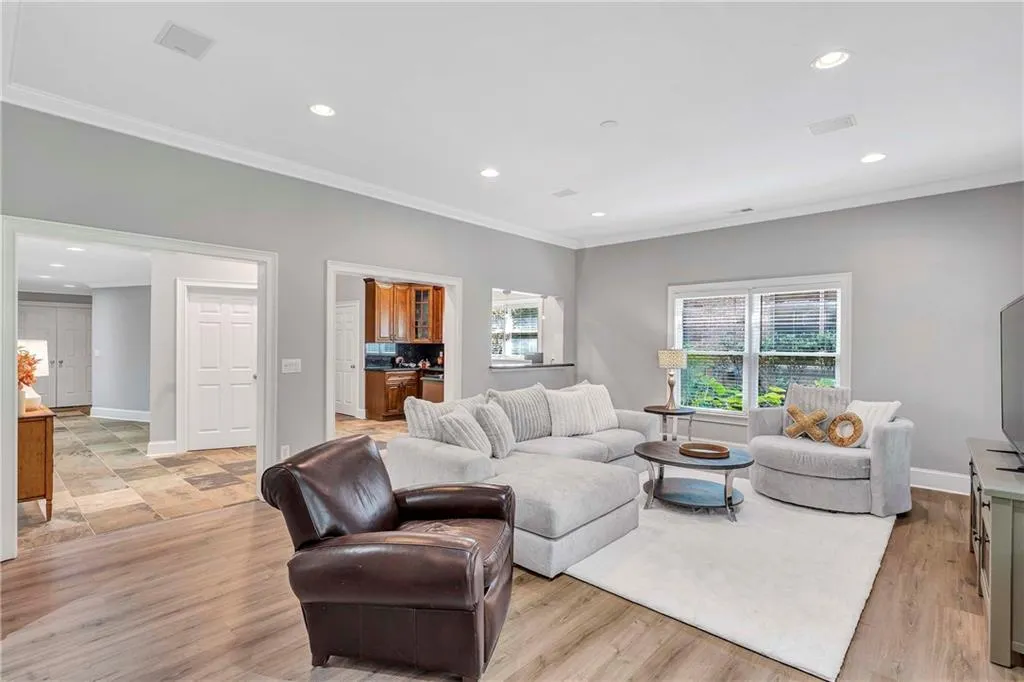 21 Cliftwood Drive Ne, Atlanta, Georgia 30328, 5 Bedrooms Bedrooms, ,5 BathroomsBathrooms,Residential,For Sale,21 Cliftwood Drive Ne,7636351