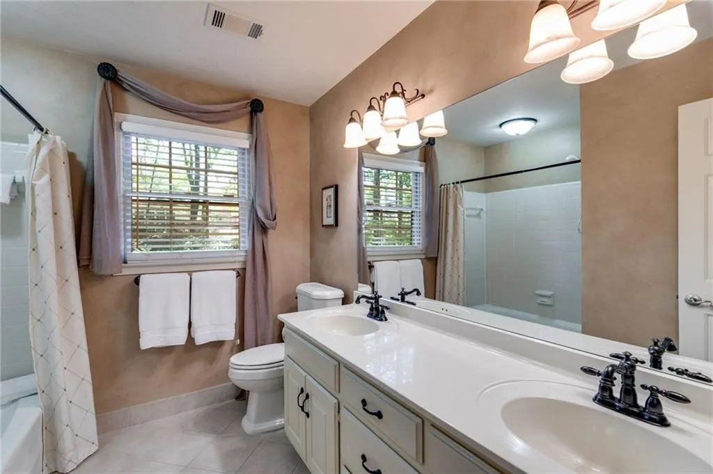 375 Spindle Court, Sandy Springs, Georgia 30350, 4 Bedrooms Bedrooms, ,4 BathroomsBathrooms,Residential,Sold,375 Spindle Court,7570964