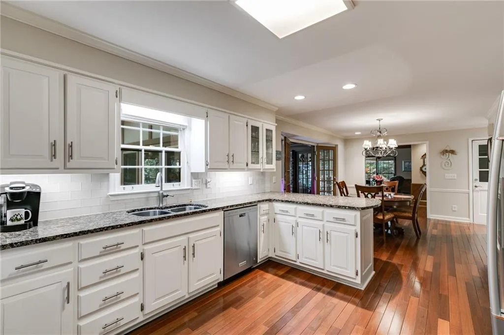 375 Spindle Court, Sandy Springs, Georgia 30350, 4 Bedrooms Bedrooms, ,4 BathroomsBathrooms,Residential,Sold,375 Spindle Court,7570964