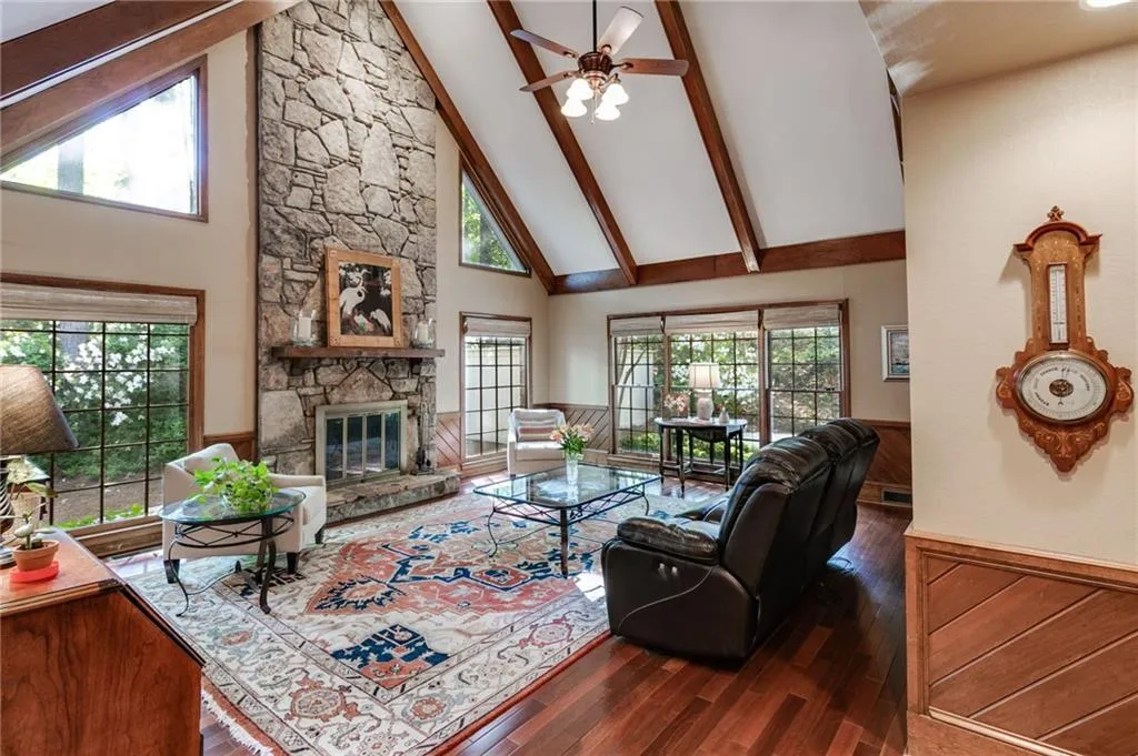 375 Spindle Court, Sandy Springs, Georgia 30350, 4 Bedrooms Bedrooms, ,4 BathroomsBathrooms,Residential,Sold,375 Spindle Court,7570964
