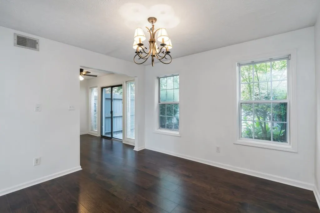 7750 Roswell Road Unit 8d, Sandy Springs, Georgia 30350, 3 Bedrooms Bedrooms, ,2 BathroomsBathrooms,Residential,Sold,7750 Roswell Road Unit 8d,6794154
