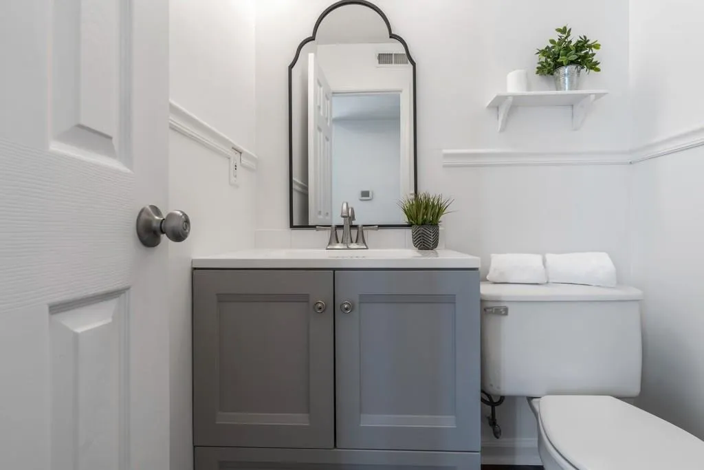 7750 Roswell Road Unit 8d, Sandy Springs, Georgia 30350, 3 Bedrooms Bedrooms, ,2 BathroomsBathrooms,Residential,Sold,7750 Roswell Road Unit 8d,6794154