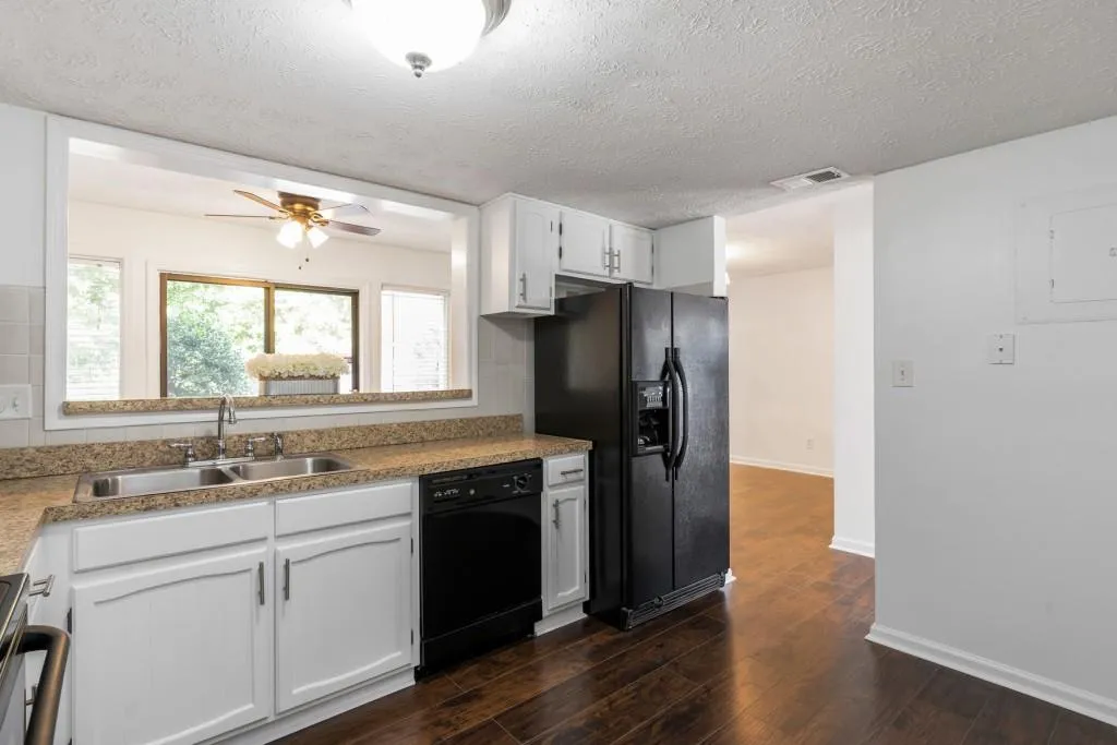 7750 Roswell Road Unit 8d, Sandy Springs, Georgia 30350, 3 Bedrooms Bedrooms, ,2 BathroomsBathrooms,Residential,Sold,7750 Roswell Road Unit 8d,6794154