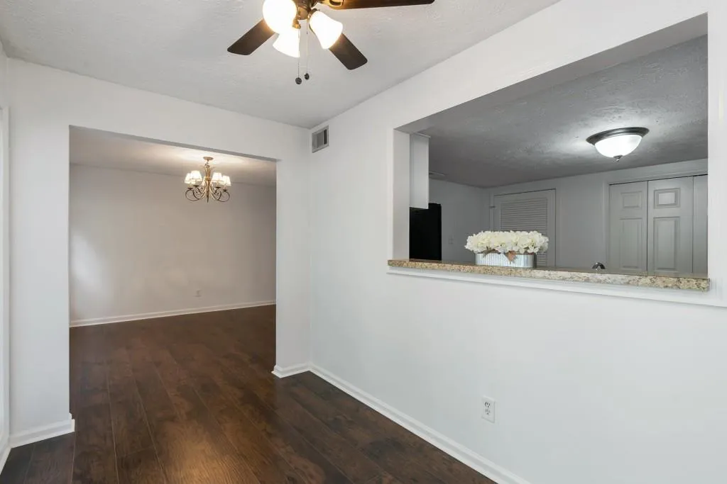 7750 Roswell Road Unit 8d, Sandy Springs, Georgia 30350, 3 Bedrooms Bedrooms, ,2 BathroomsBathrooms,Residential,Sold,7750 Roswell Road Unit 8d,6794154