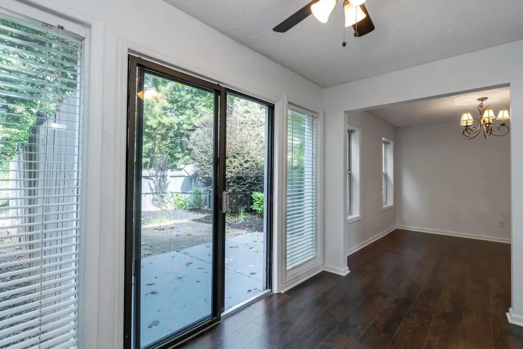 7750 Roswell Road Unit 8d, Sandy Springs, Georgia 30350, 3 Bedrooms Bedrooms, ,2 BathroomsBathrooms,Residential,Sold,7750 Roswell Road Unit 8d,6794154