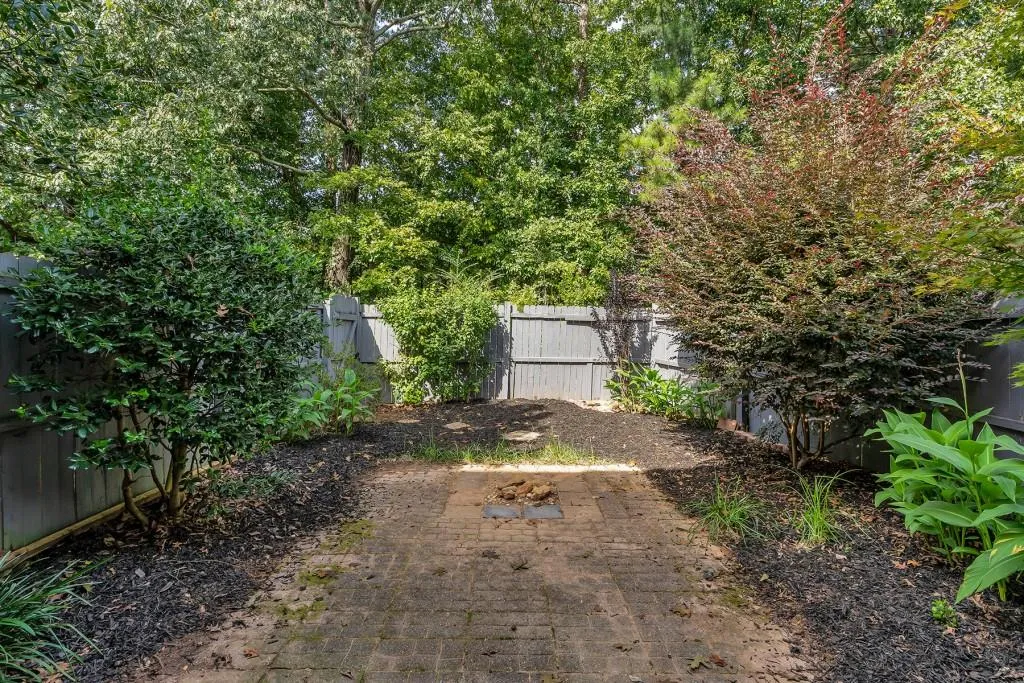 7750 Roswell Road Unit 8d, Sandy Springs, Georgia 30350, 3 Bedrooms Bedrooms, ,2 BathroomsBathrooms,Residential,Sold,7750 Roswell Road Unit 8d,6794154