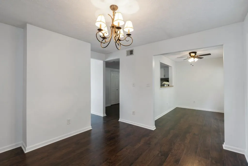 7750 Roswell Road Unit 8d, Sandy Springs, Georgia 30350, 3 Bedrooms Bedrooms, ,2 BathroomsBathrooms,Residential,Sold,7750 Roswell Road Unit 8d,6794154