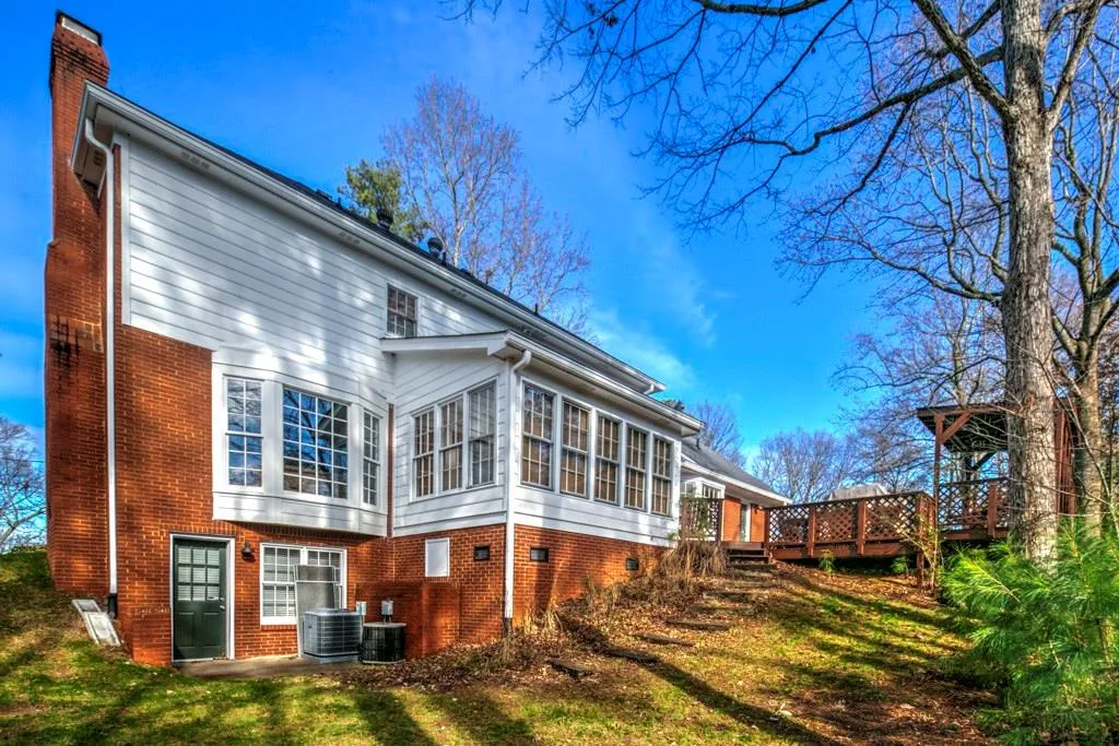 6885 Hunters Knoll, Sandy Springs, Georgia 30328, 5 Bedrooms Bedrooms, ,3 BathroomsBathrooms,Residential,Sold,6885 Hunters Knoll,5950476