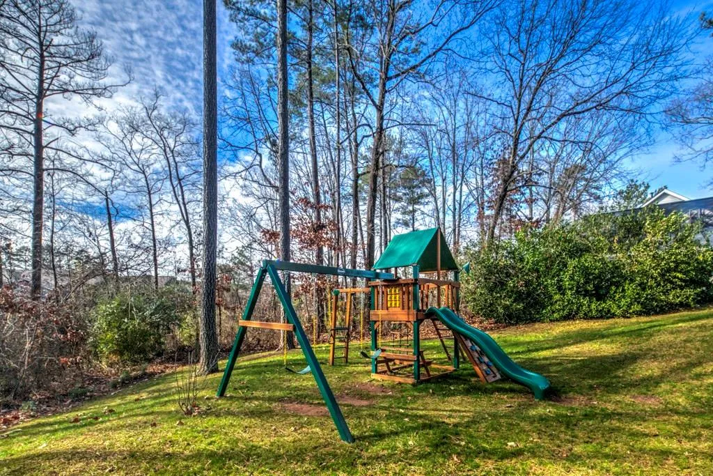 6885 Hunters Knoll, Sandy Springs, Georgia 30328, 5 Bedrooms Bedrooms, ,3 BathroomsBathrooms,Residential,Sold,6885 Hunters Knoll,5950476
