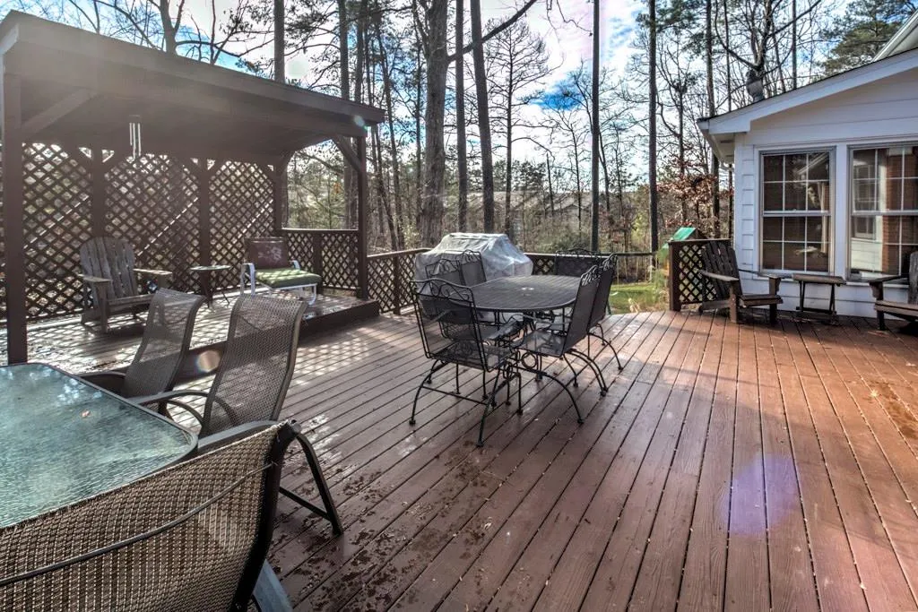 6885 Hunters Knoll, Sandy Springs, Georgia 30328, 5 Bedrooms Bedrooms, ,3 BathroomsBathrooms,Residential,Sold,6885 Hunters Knoll,5950476