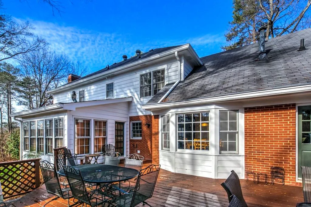 6885 Hunters Knoll, Sandy Springs, Georgia 30328, 5 Bedrooms Bedrooms, ,3 BathroomsBathrooms,Residential,Sold,6885 Hunters Knoll,5950476