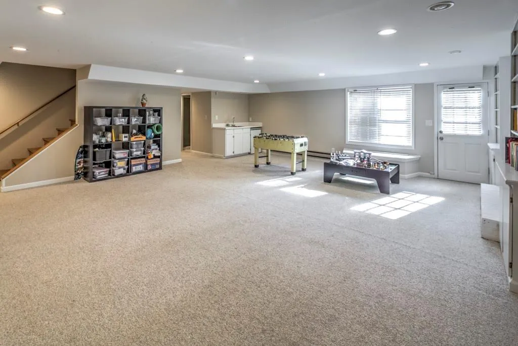 6885 Hunters Knoll, Sandy Springs, Georgia 30328, 5 Bedrooms Bedrooms, ,3 BathroomsBathrooms,Residential,Sold,6885 Hunters Knoll,5950476