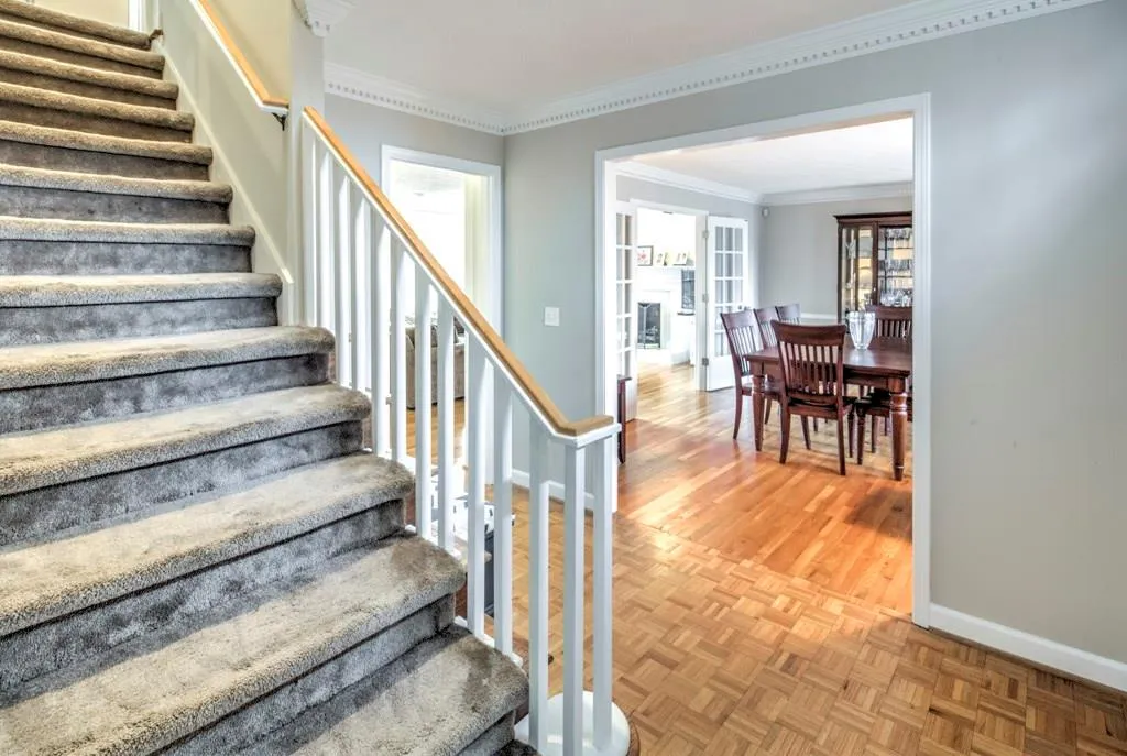 6885 Hunters Knoll, Sandy Springs, Georgia 30328, 5 Bedrooms Bedrooms, ,3 BathroomsBathrooms,Residential,Sold,6885 Hunters Knoll,5950476