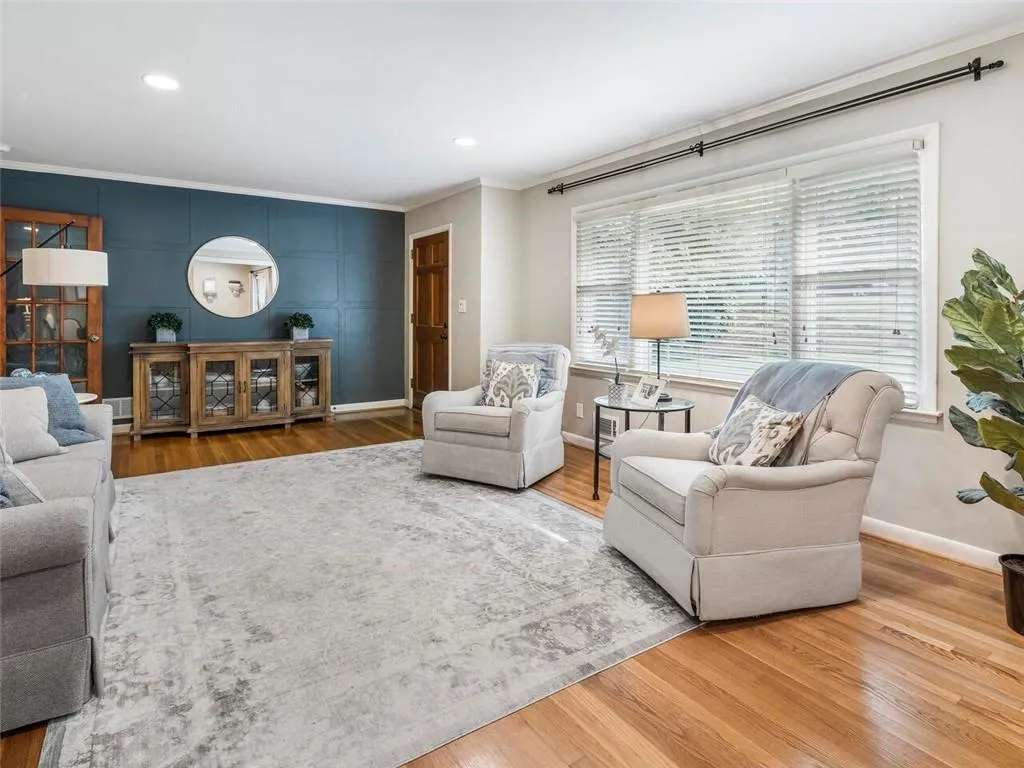 6076 Kayron Drive, Atlanta, Georgia 30328, 3 Bedrooms Bedrooms, ,2 BathroomsBathrooms,Residential,Sold,6076 Kayron Drive,6800819