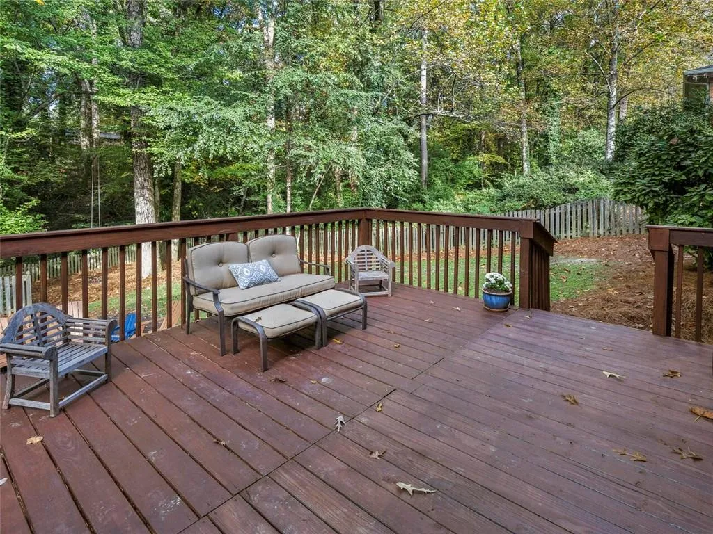 6076 Kayron Drive, Atlanta, Georgia 30328, 3 Bedrooms Bedrooms, ,2 BathroomsBathrooms,Residential,Sold,6076 Kayron Drive,6800819