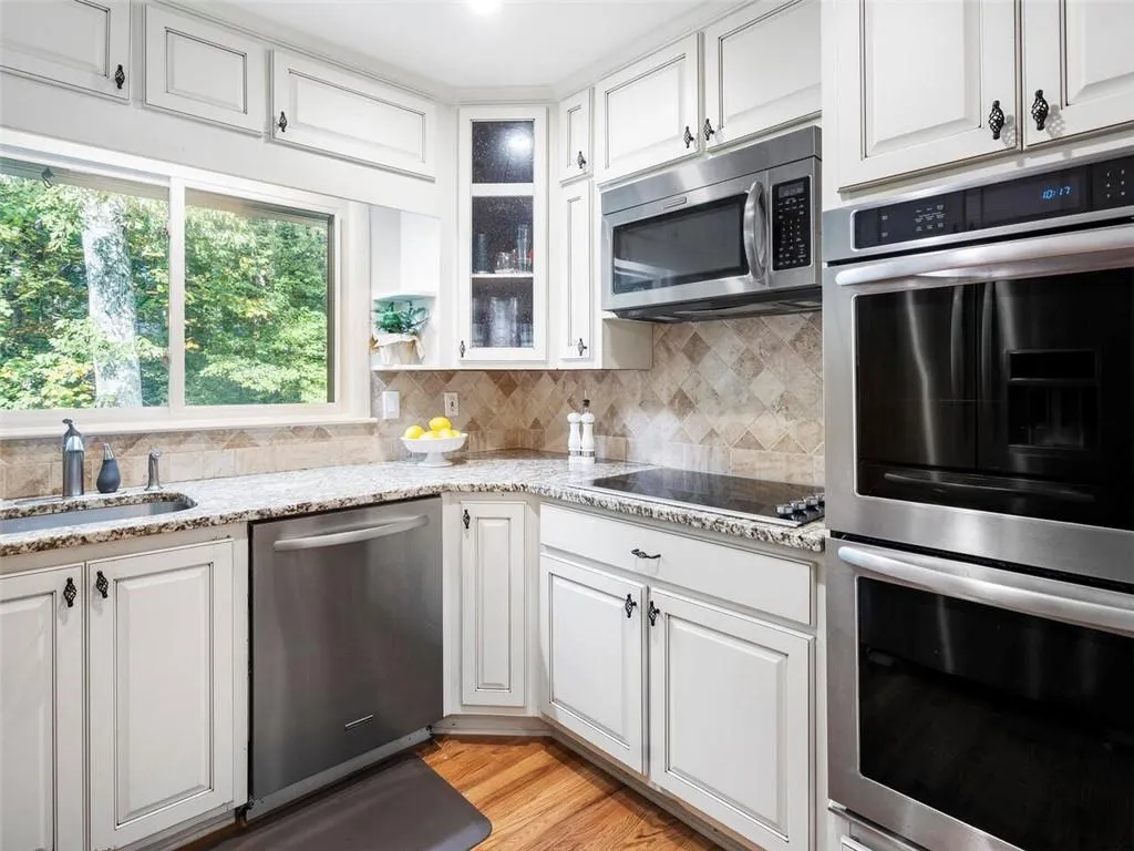 6076 Kayron Drive, Atlanta, Georgia 30328, 3 Bedrooms Bedrooms, ,2 BathroomsBathrooms,Residential,Sold,6076 Kayron Drive,6800819