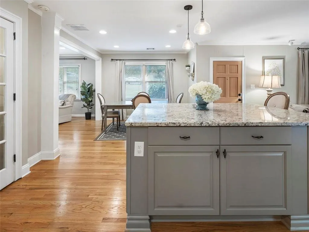 6076 Kayron Drive, Atlanta, Georgia 30328, 3 Bedrooms Bedrooms, ,2 BathroomsBathrooms,Residential,Sold,6076 Kayron Drive,6800819