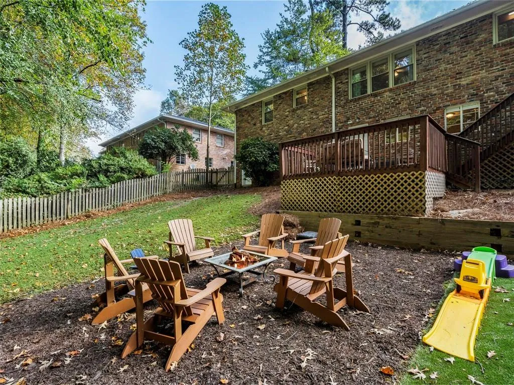6076 Kayron Drive, Atlanta, Georgia 30328, 3 Bedrooms Bedrooms, ,2 BathroomsBathrooms,Residential,Sold,6076 Kayron Drive,6800819