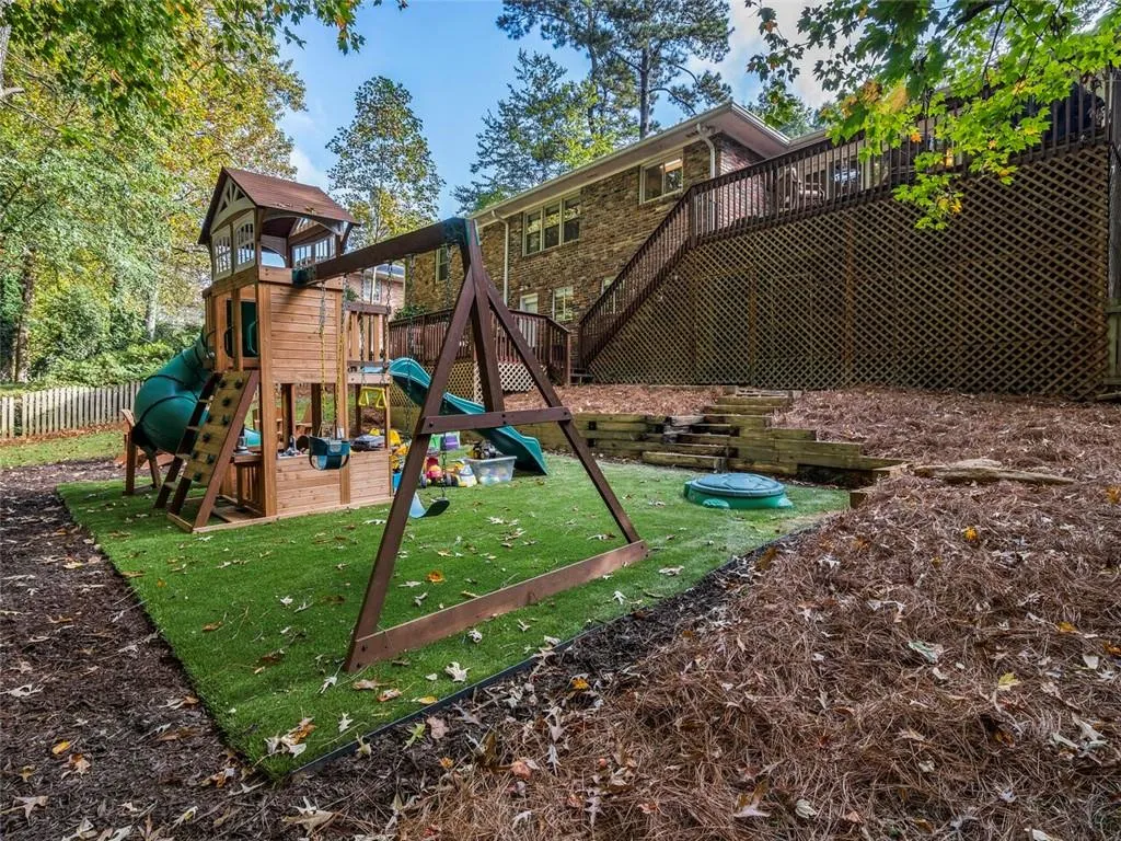 6076 Kayron Drive, Atlanta, Georgia 30328, 3 Bedrooms Bedrooms, ,2 BathroomsBathrooms,Residential,Sold,6076 Kayron Drive,6800819