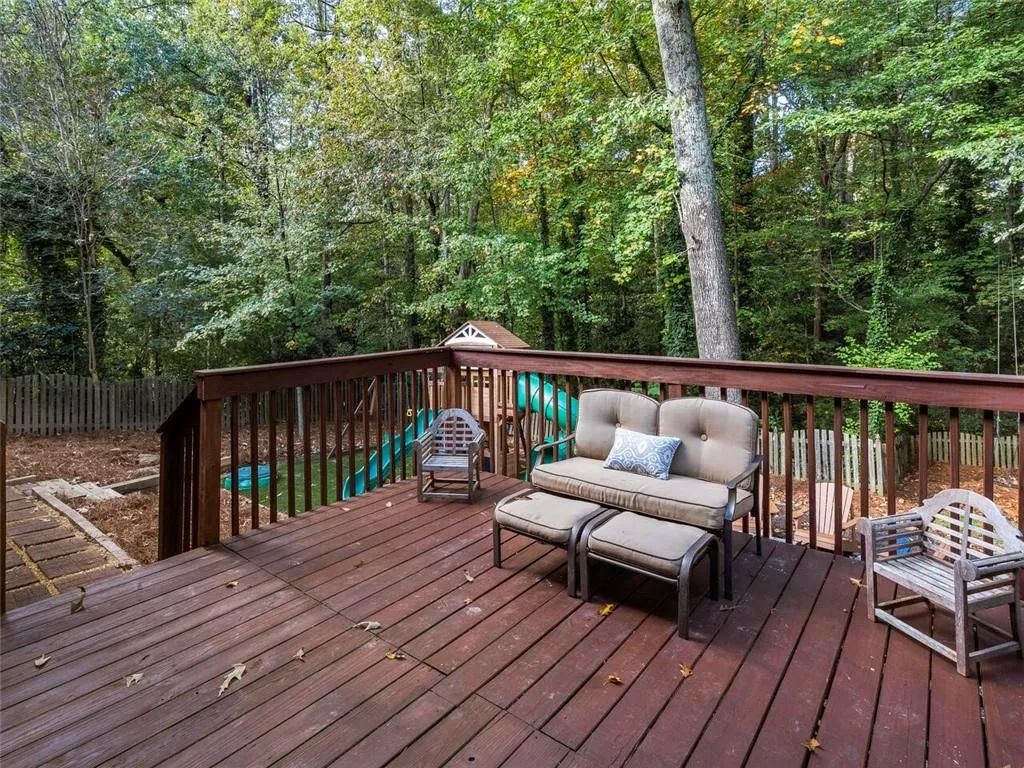 6076 Kayron Drive, Atlanta, Georgia 30328, 3 Bedrooms Bedrooms, ,2 BathroomsBathrooms,Residential,Sold,6076 Kayron Drive,6800819