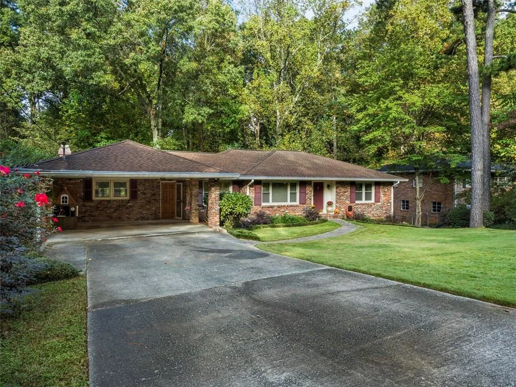 6076 Kayron Drive, Atlanta, Georgia 30328, 3 Bedrooms Bedrooms, ,2 BathroomsBathrooms,Residential,Sold,6076 Kayron Drive,6800819
