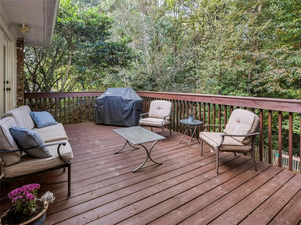6076 Kayron Drive, Atlanta, Georgia 30328, 3 Bedrooms Bedrooms, ,2 BathroomsBathrooms,Residential,Sold,6076 Kayron Drive,6800819