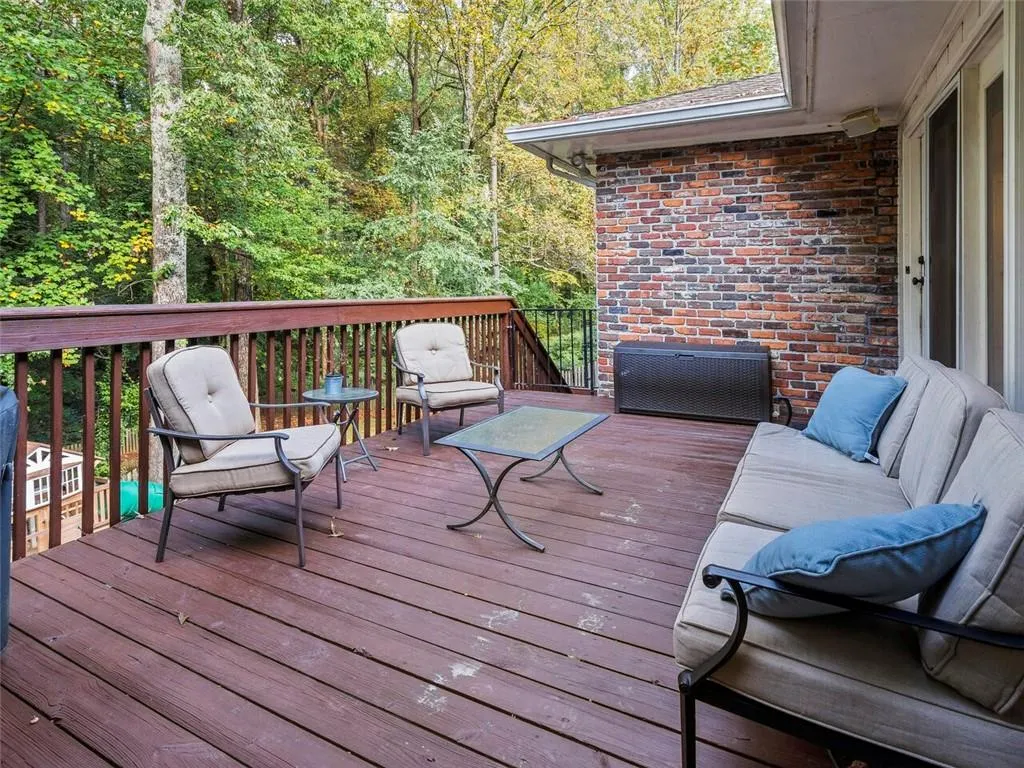 6076 Kayron Drive, Atlanta, Georgia 30328, 3 Bedrooms Bedrooms, ,2 BathroomsBathrooms,Residential,Sold,6076 Kayron Drive,6800819
