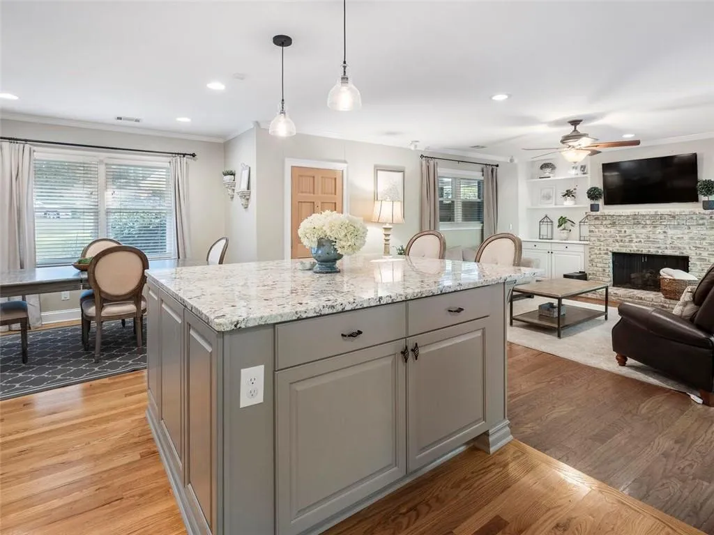 6076 Kayron Drive, Atlanta, Georgia 30328, 3 Bedrooms Bedrooms, ,2 BathroomsBathrooms,Residential,Sold,6076 Kayron Drive,6800819