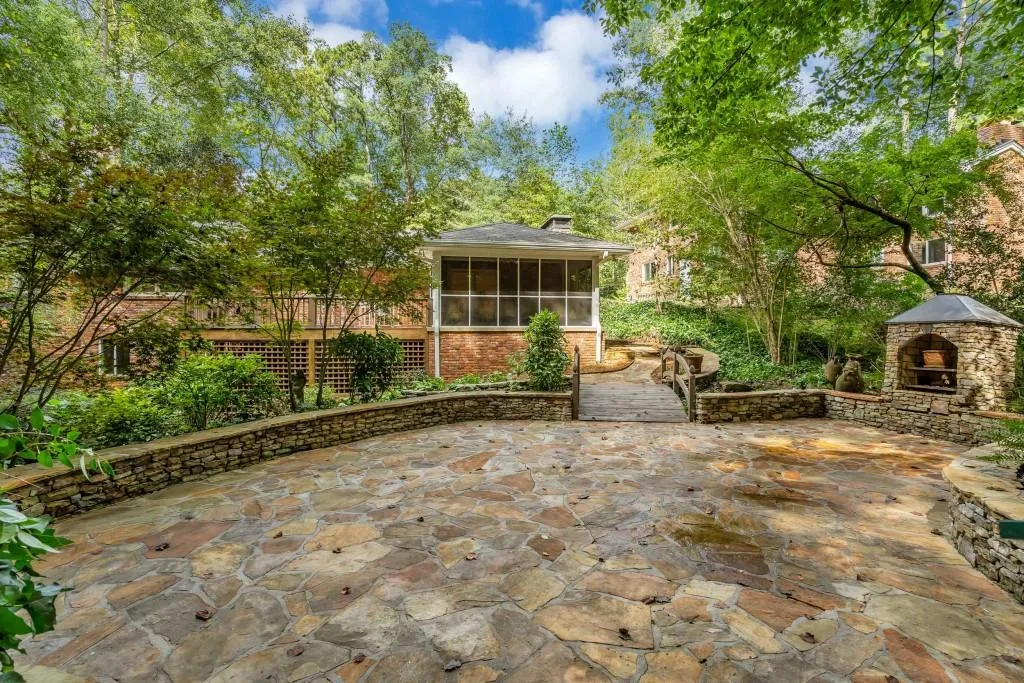 110 Wyndham Drive, Sandy Springs, Georgia 30328, 3 Bedrooms Bedrooms, ,2 BathroomsBathrooms,Residential,Sold,110 Wyndham Drive,6080382