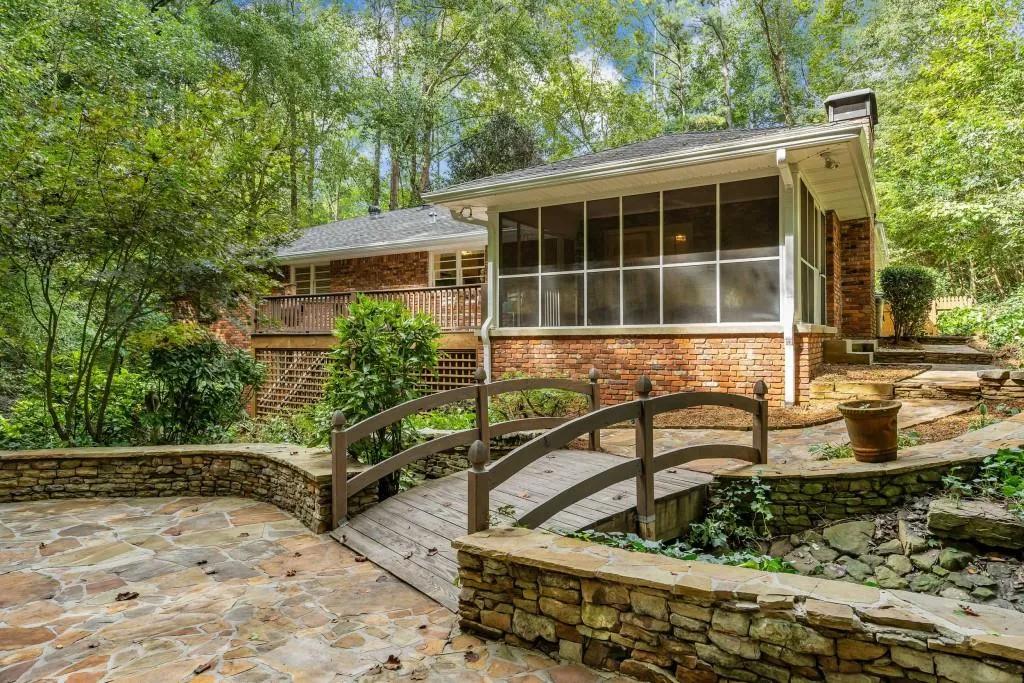 110 Wyndham Drive, Sandy Springs, Georgia 30328, 3 Bedrooms Bedrooms, ,2 BathroomsBathrooms,Residential,Sold,110 Wyndham Drive,6080382