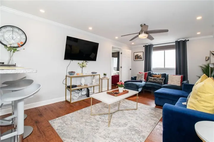 Short term rental set up to sleep 6!