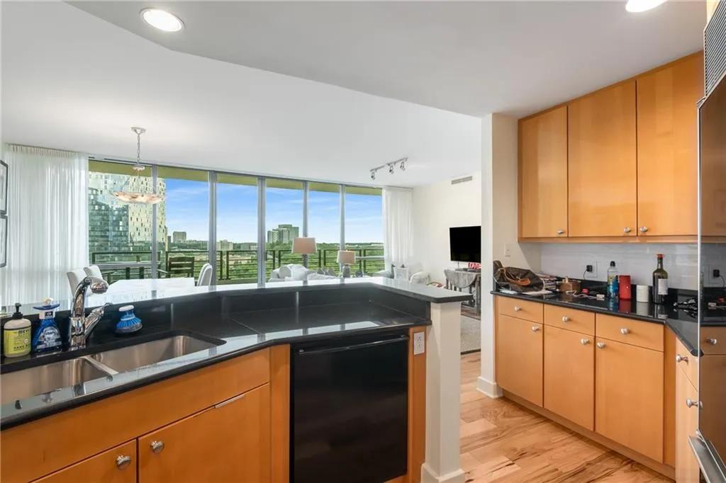 700 Park Regency Place Ne Unit 1906, Atlanta, Georgia 30326, 2 Bedrooms Bedrooms, ,2 BathroomsBathrooms,Residential,For Sale,700 Park Regency Place Ne Unit 1906,7624477