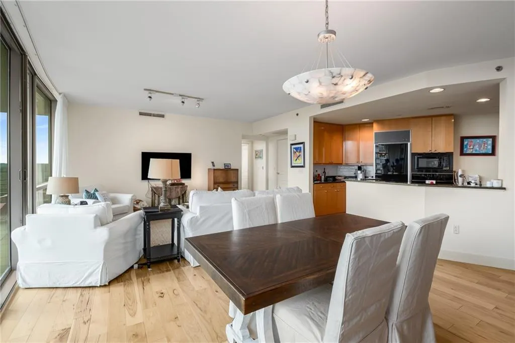 700 Park Regency Place Ne Unit 1906, Atlanta, Georgia 30326, 2 Bedrooms Bedrooms, ,2 BathroomsBathrooms,Residential,For Sale,700 Park Regency Place Ne Unit 1906,7624477