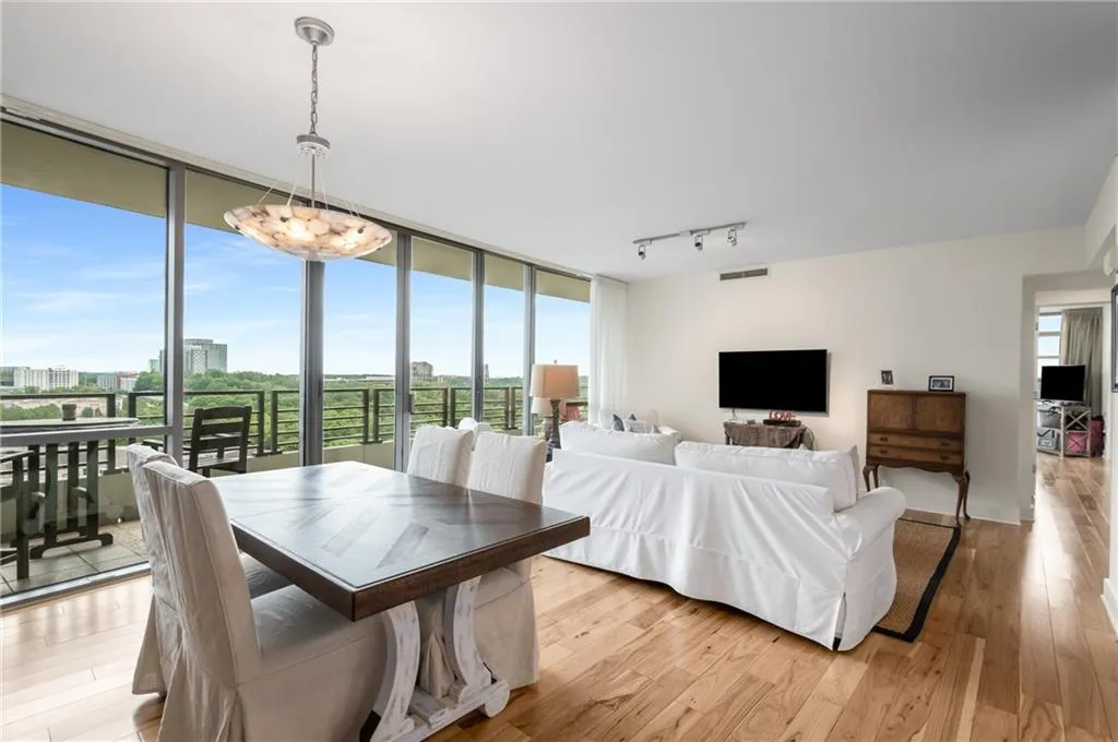 700 Park Regency Place Ne Unit 1906, Atlanta, Georgia 30326, 2 Bedrooms Bedrooms, ,2 BathroomsBathrooms,Residential,For Sale,700 Park Regency Place Ne Unit 1906,7624477