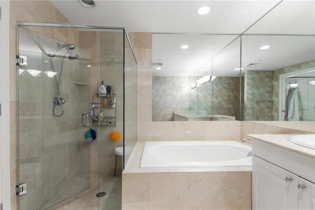 700 Park Regency Place Ne Unit 1906, Atlanta, Georgia 30326, 2 Bedrooms Bedrooms, ,2 BathroomsBathrooms,Residential,For Sale,700 Park Regency Place Ne Unit 1906,7624477