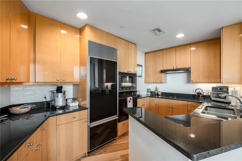700 Park Regency Place Ne Unit 1906, Atlanta, Georgia 30326, 2 Bedrooms Bedrooms, ,2 BathroomsBathrooms,Residential,For Sale,700 Park Regency Place Ne Unit 1906,7624477