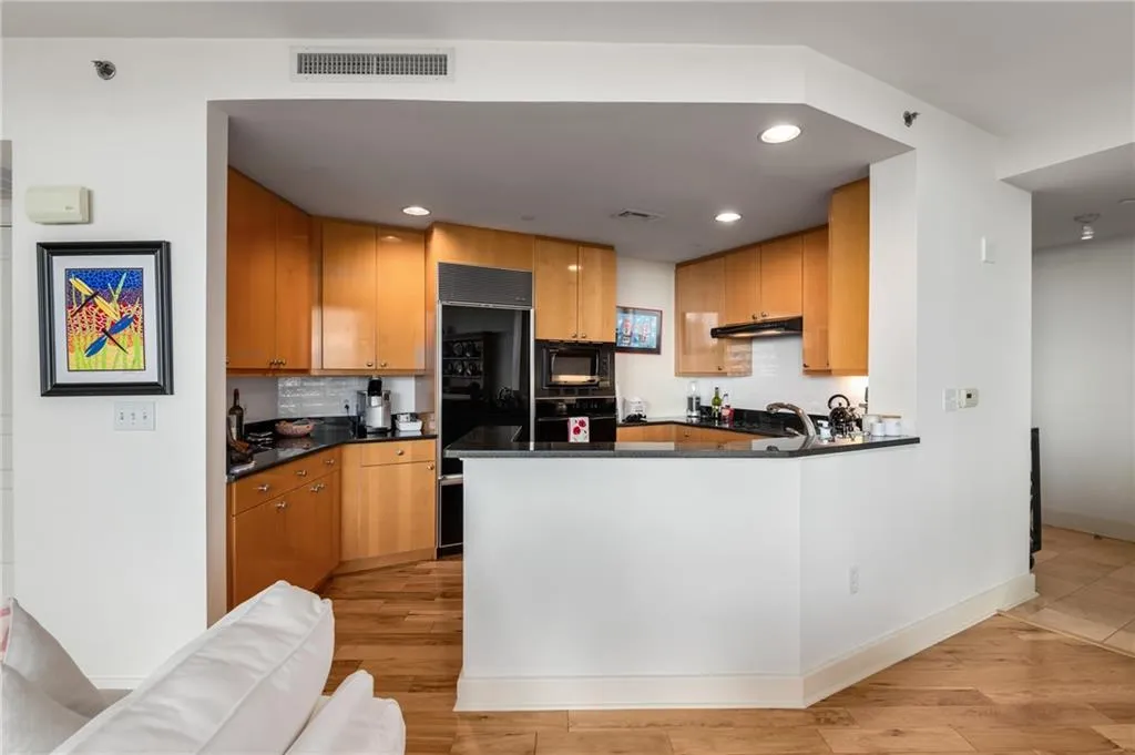 700 Park Regency Place Ne Unit 1906, Atlanta, Georgia 30326, 2 Bedrooms Bedrooms, ,2 BathroomsBathrooms,Residential,For Sale,700 Park Regency Place Ne Unit 1906,7624477