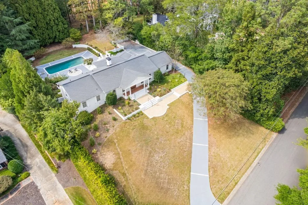 5650 Eden Roc Lane, Atlanta, Georgia 30342, 4 Bedrooms Bedrooms, ,3 BathroomsBathrooms,Residential,For Sale,5650 Eden Roc Lane,7657309