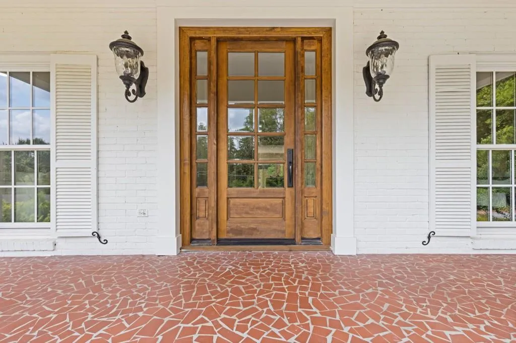 5650 Eden Roc Lane, Atlanta, Georgia 30342, 4 Bedrooms Bedrooms, ,3 BathroomsBathrooms,Residential,For Sale,5650 Eden Roc Lane,7657309