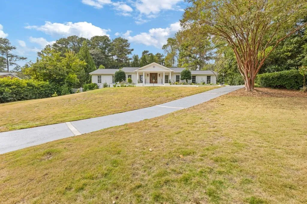 5650 Eden Roc Lane, Atlanta, Georgia 30342, 4 Bedrooms Bedrooms, ,3 BathroomsBathrooms,Residential,For Sale,5650 Eden Roc Lane,7657309