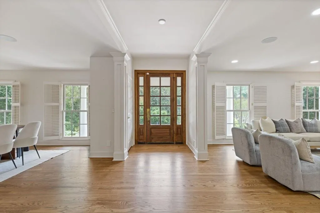 5650 Eden Roc Lane, Atlanta, Georgia 30342, 4 Bedrooms Bedrooms, ,3 BathroomsBathrooms,Residential,For Sale,5650 Eden Roc Lane,7657309