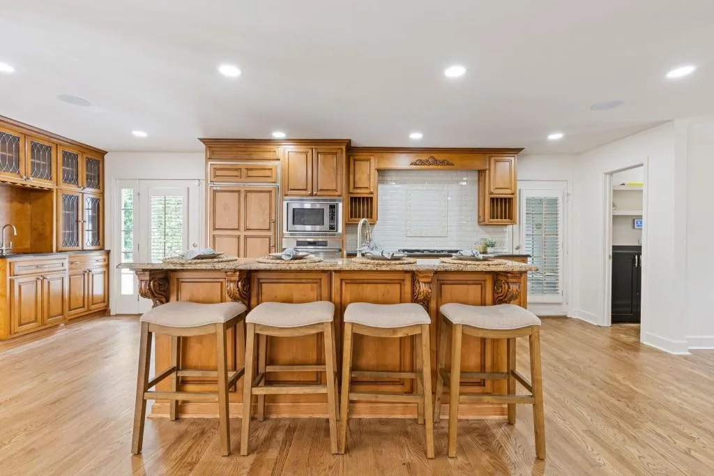 5650 Eden Roc Lane, Atlanta, Georgia 30342, 4 Bedrooms Bedrooms, ,3 BathroomsBathrooms,Residential,For Sale,5650 Eden Roc Lane,7657309